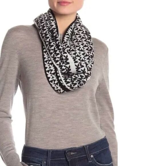Michael Kors Logo Infinity Scarf - Picture 2 of 7